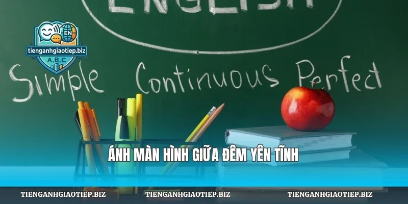 Ánh màn hình giữa đêm yên tĩnh