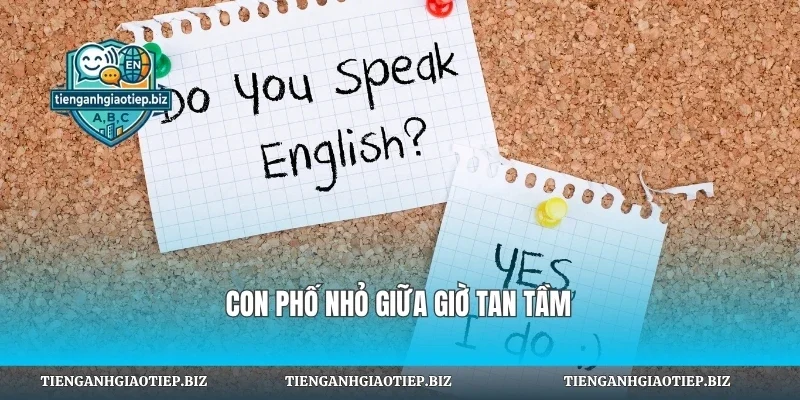 Con phố nhỏ giữa giờ tan tầm