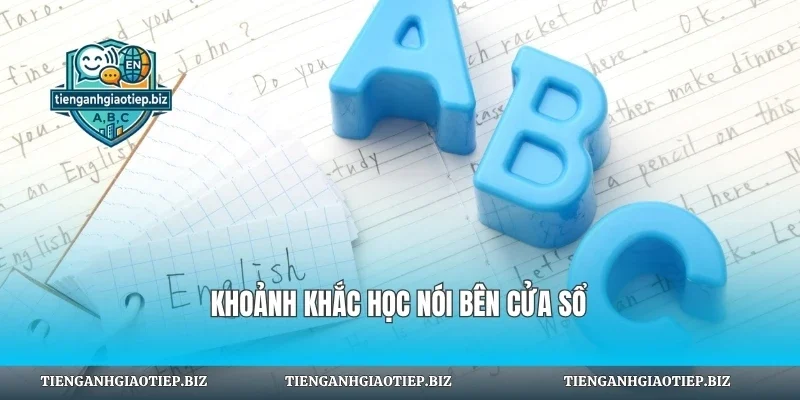 Khoảnh khắc học nói bên cửa sổ