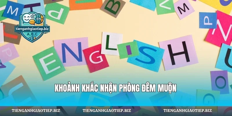 Khoảnh khắc nhận phòng đêm muộn