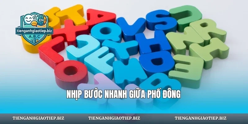 Nhịp bước nhanh giữa phố đông